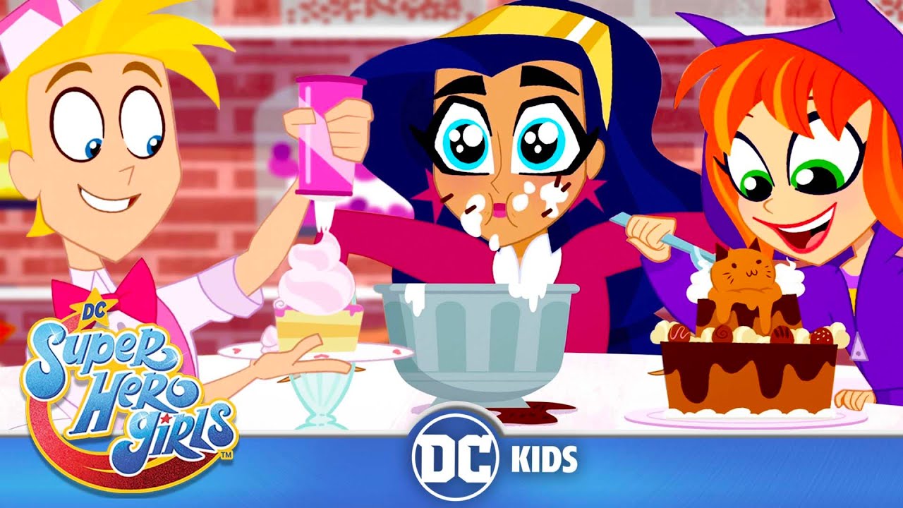 DC Super Hero Girls em Português | Loucas por Doces | DC Kids