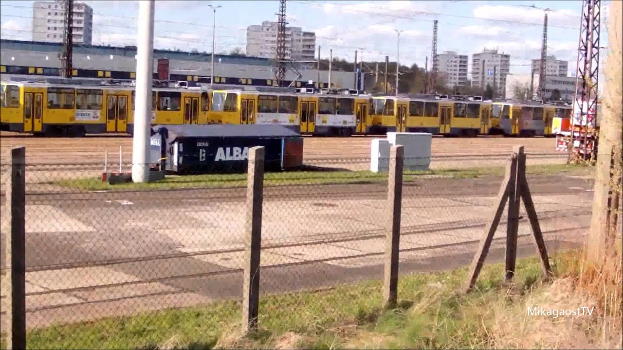 Abgestellte Tatra T6A2D Stra&szlig;enbahnen