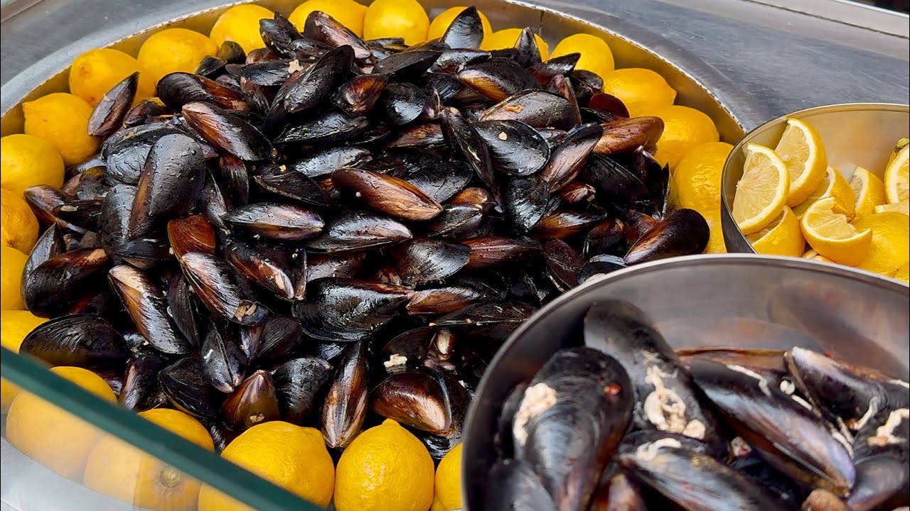 Stuffed Mussels & Fried Mussels at Kadık&ouml;y Midiyecisi | Istanbul&rsquo;s Classic Street Seafood