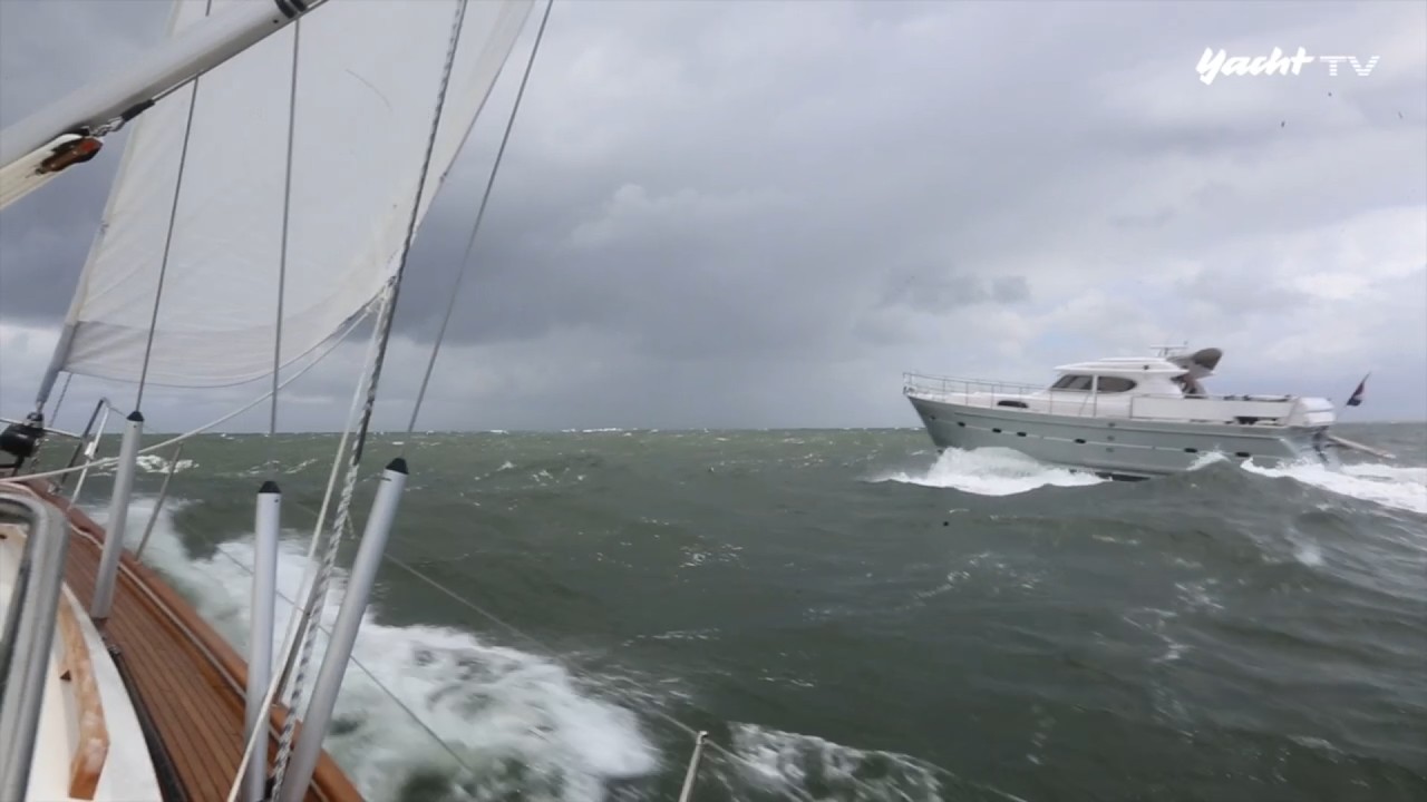 Rough weather: Motorboat versus sailing yacht in a storm