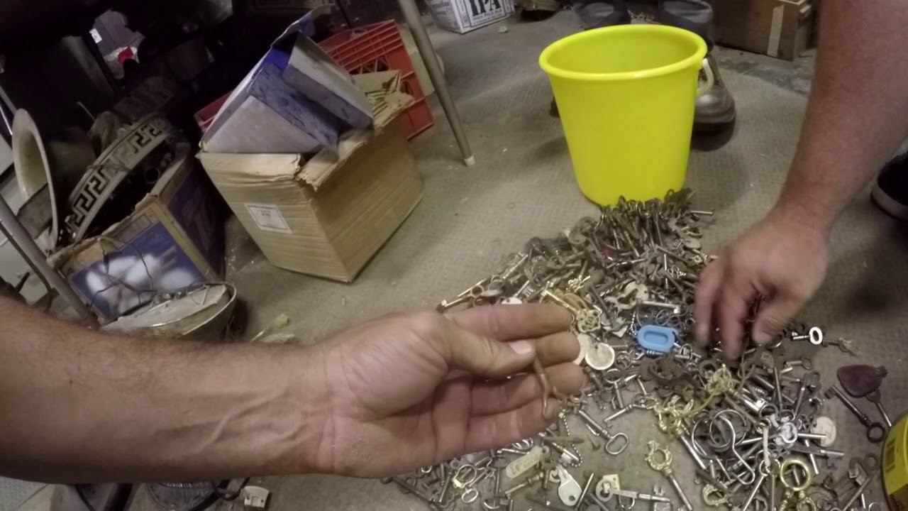 Lesson on antique lighting & buying a collection of skeleton keys! Good day treasures hunting!