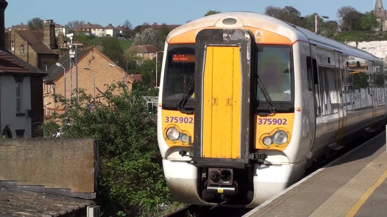 375902 Departs Strood (Kent) For Tonbridge Replacing A Class 466 9/4/11
