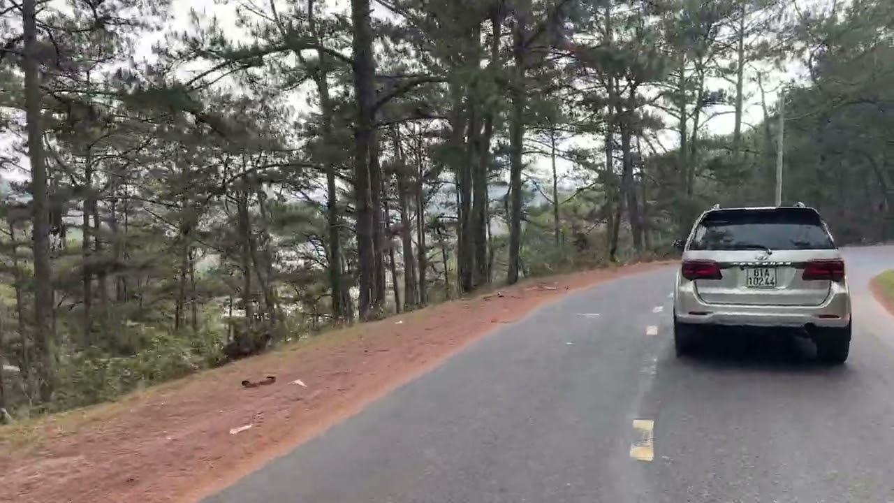 Đường lên làng cù lần
