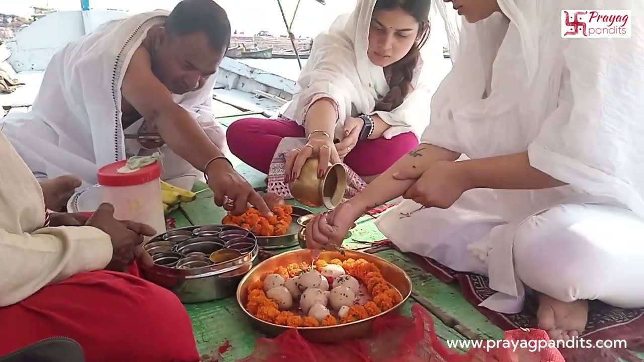 Client Performing Asthi Visarjan & Pind Daan | Triveni Sangam Prayagraj | Prayag Pandits