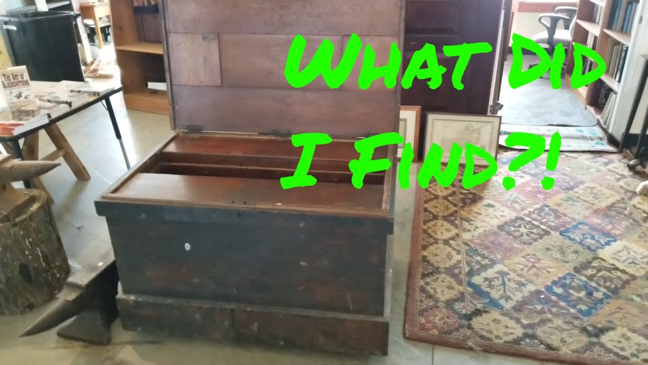LOOK! Antique Tool Chest Has Kept This Secret For Over 170 Years! Just Amazing!