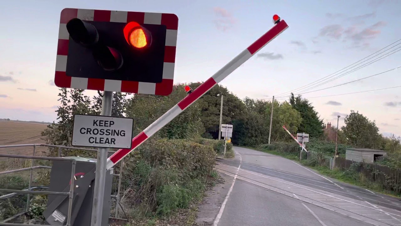 Havenhouse Station Level Crossing (Lincolnshire) Friday 15.10.2021