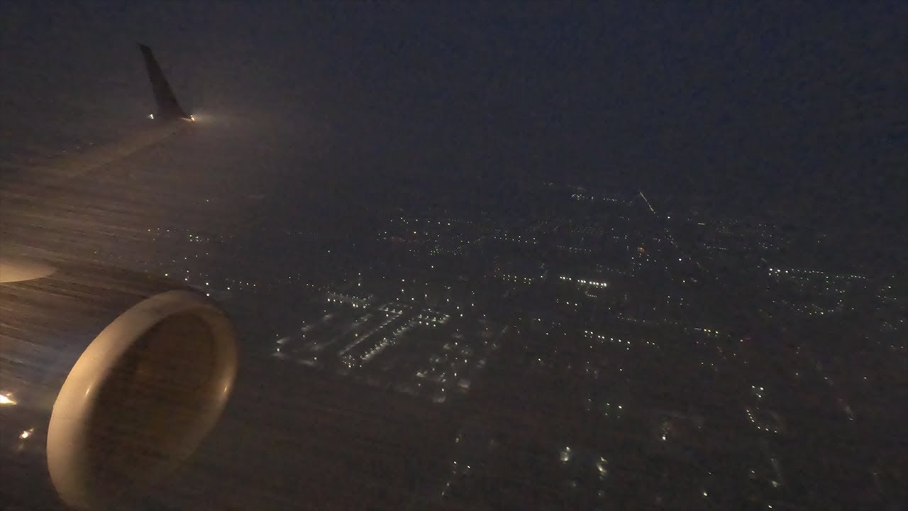 Delta 737-900ER Landing in Salt Lake City on a Cold, Rainy Night