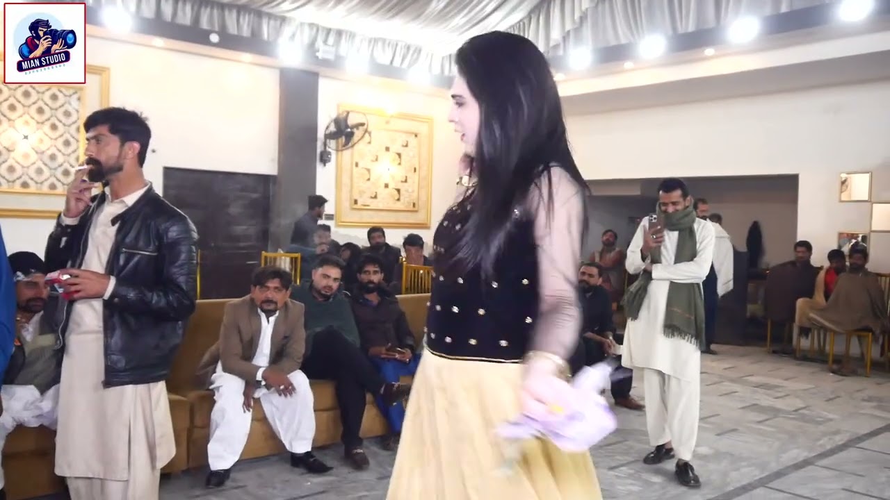 Dupatta Sarak Raha Hai || Aesh Khan || Dance Performance 2025 Mian Studio