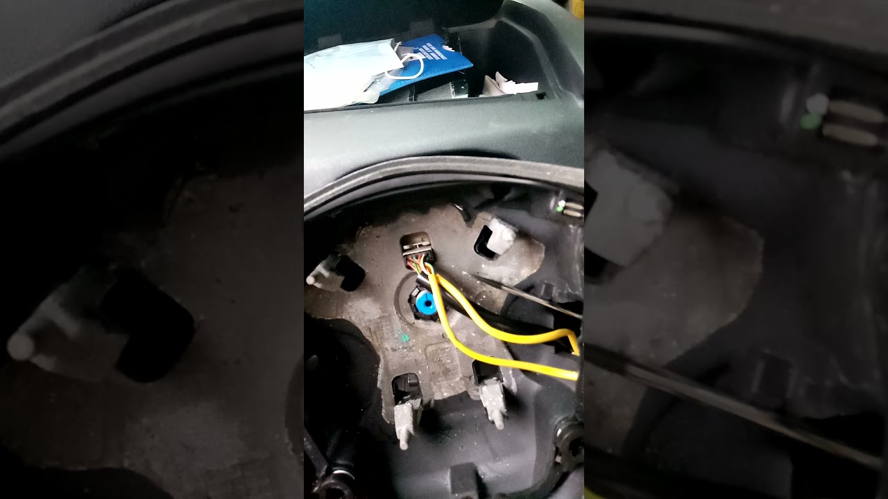 démonter le volant d'une lancia Musa