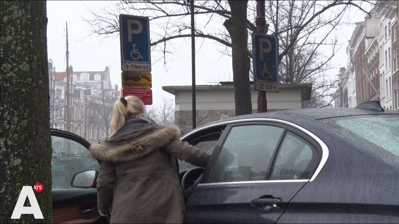 Massaal fout geparkeerd op invalidenplekken