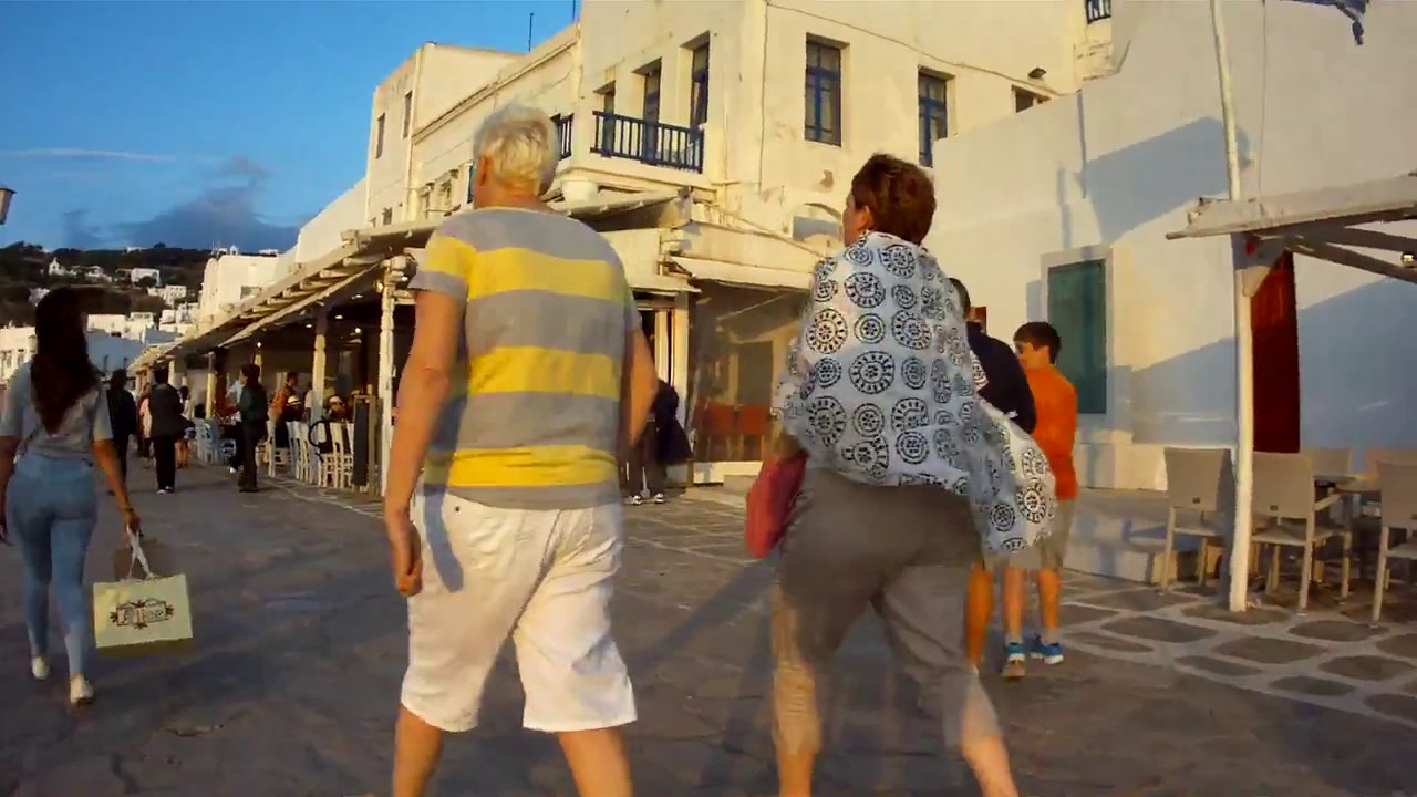 Walk in the streets of Mykonos