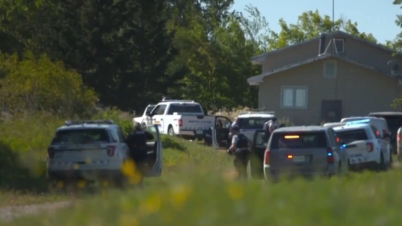 Police surround home in Canadian manhunt