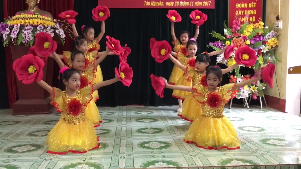 Múa bông hồng tặng cô - Tân Nguyên