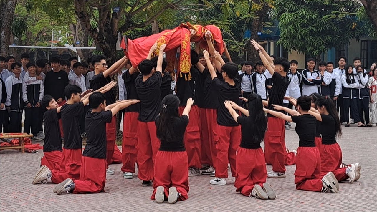 11A6 - VŨ ĐIỆU SÂN TRƯỜNG | THPT NGÔ QUYỀN
