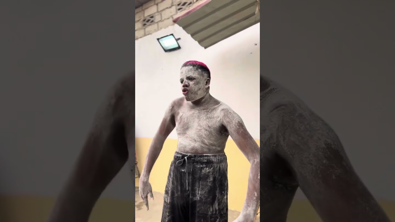 Ele esfregou a fuba no seu corpo para ser chamado de branco 🤣🤣🤣