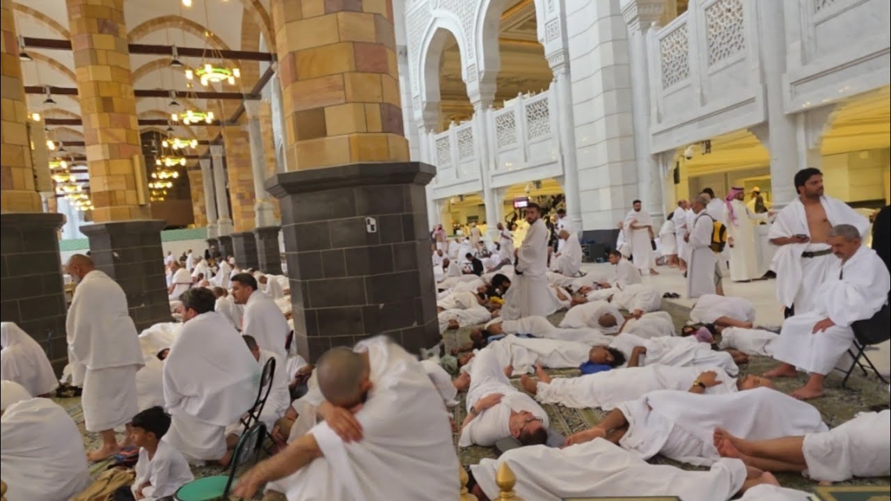 INI KONDISI JAMAAH UMROH DI MASJIDIL HARAM HARUS PINTER2 CARI TEMPAT SHOLAT YANG NYAMAN 