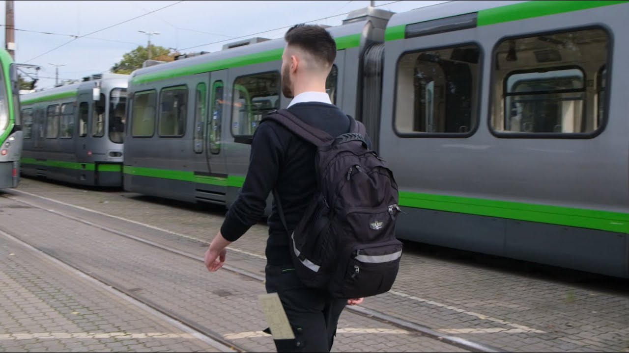 Ausbildung auf und unter Hannovers Stra&szlig;en: Fachkraft im Fahrbetrieb (FiF)