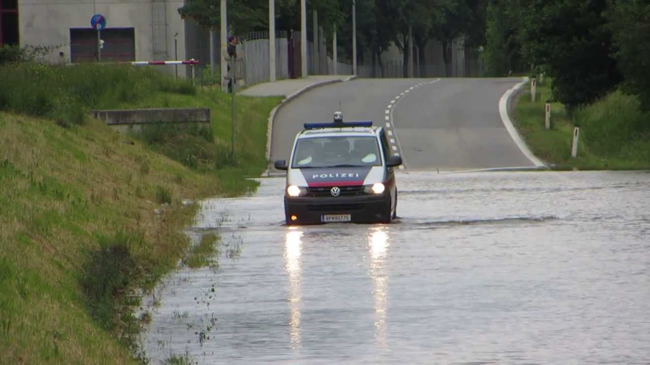 Hochwasser Wien Hafen Albern 04.06.2013 Polizeifahrt