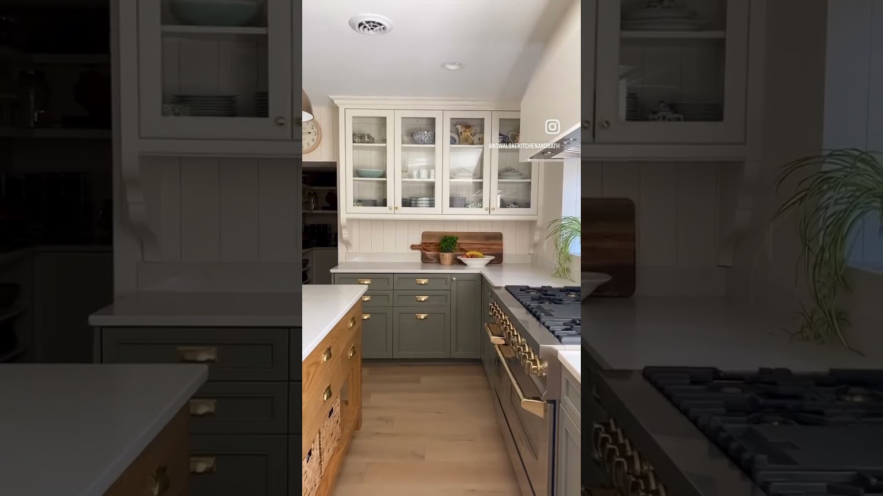 Hutch cabinet with glass doors 