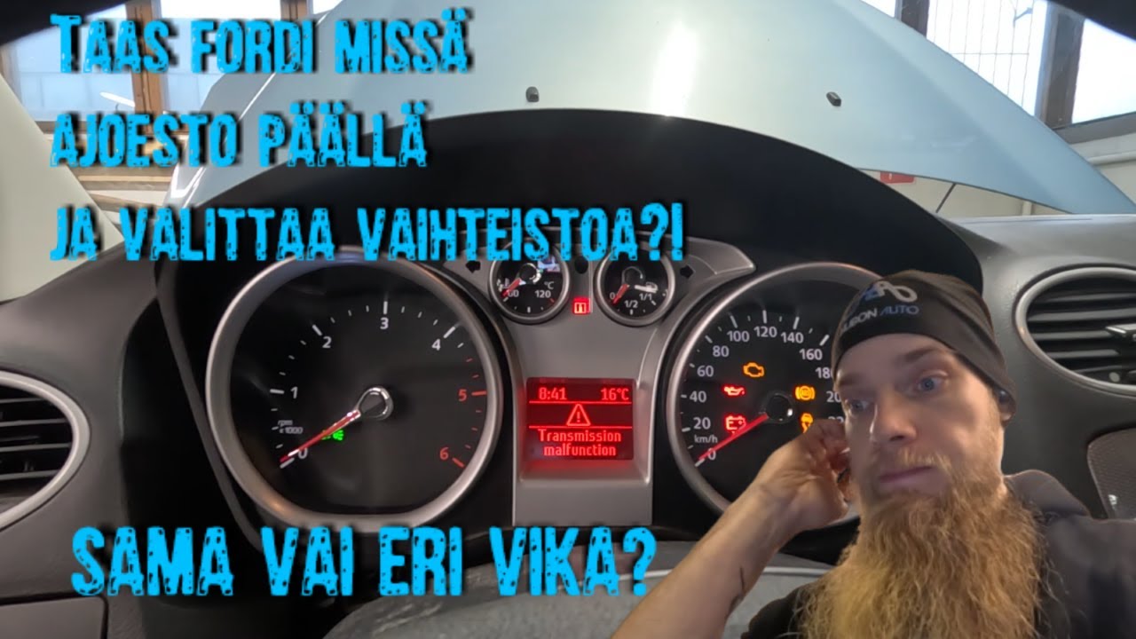 Ford Focus ajonesto päällä ja mittaristossa ilmoitus vaihteistoviasta.