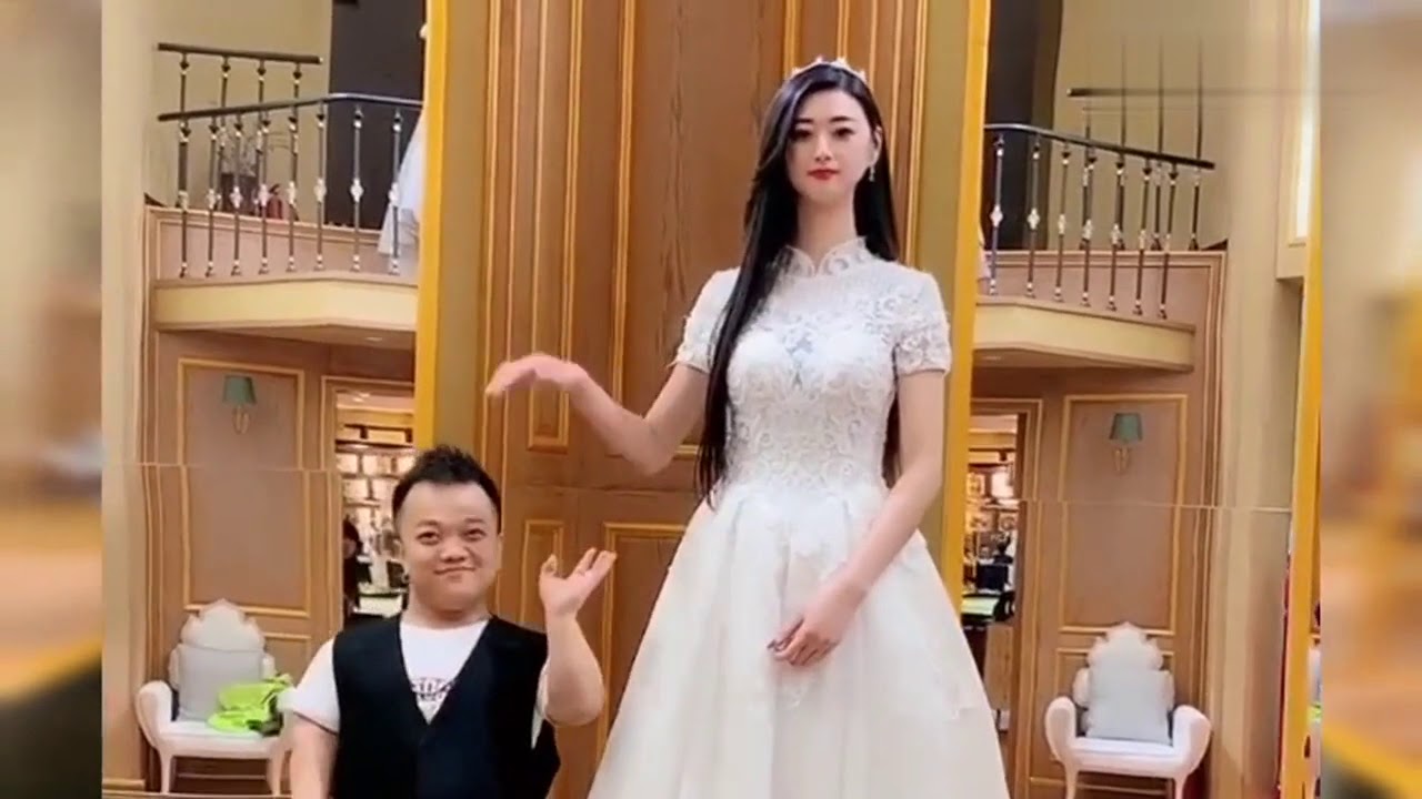 实拍：成都2米多高女巨人，大长腿，要火了，关键人还长得漂亮