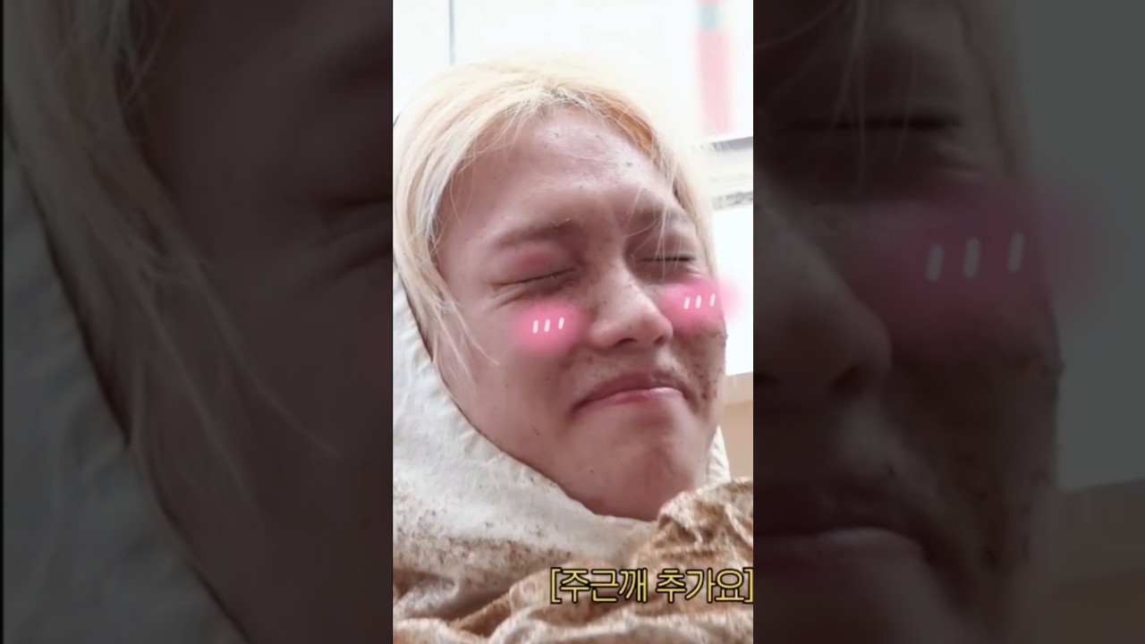 felix sneezed so the dirts stucked on his face🐥😭 #straykids #felix #changbin #hanjisung #skzvlog