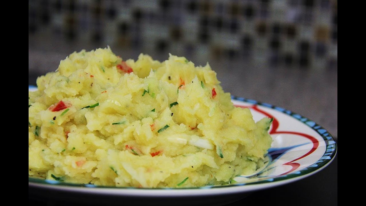 Aloo Choka (spicy garlic potatoes) #MeatFreeMondays | CaribbeanPot.com