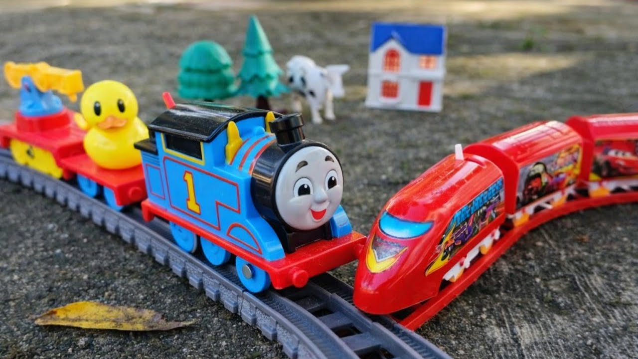 В результате драматического столкновения поездов, следовавших по маршруту Томас-Панджанг, поезд р...