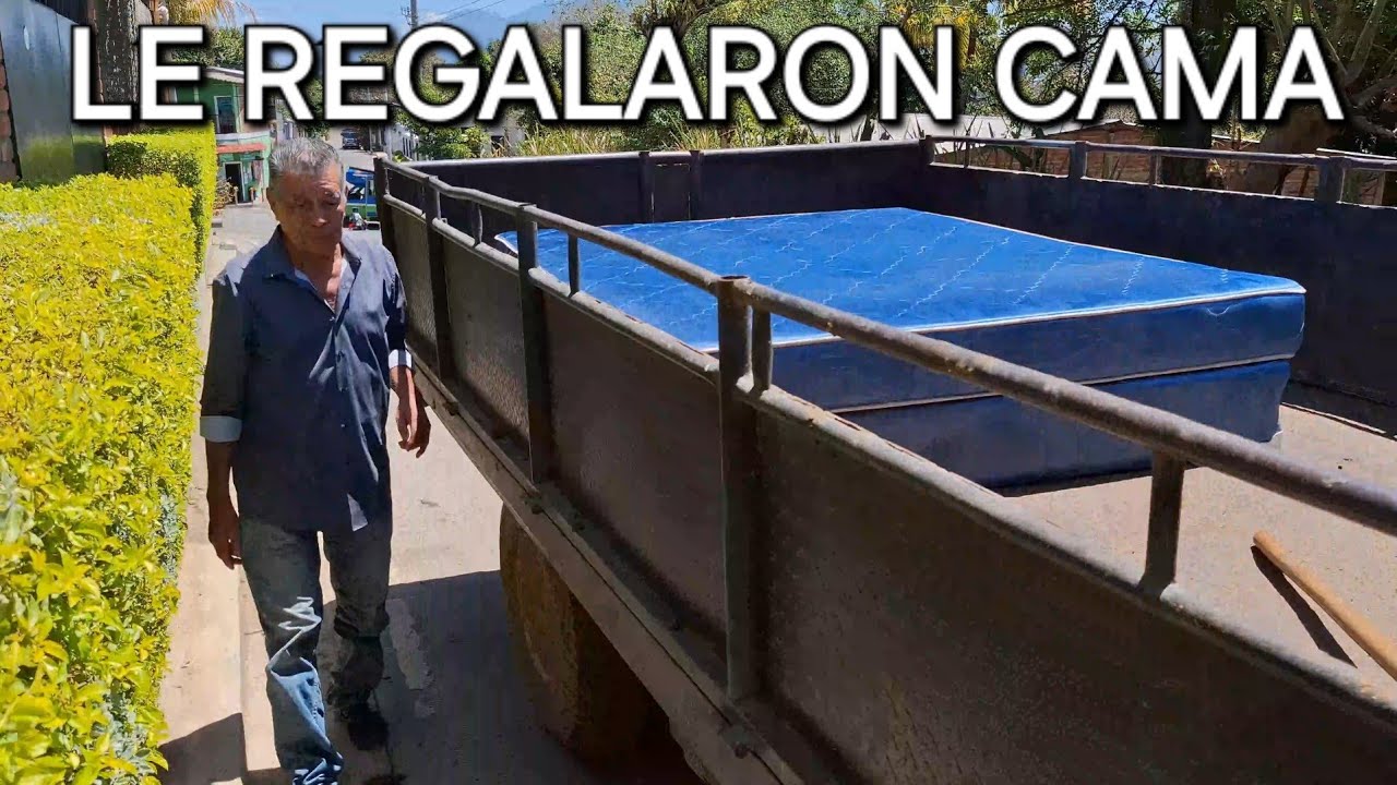 Salimos de la parcela rumbo al rancho. Al viejonle regalaron una cama. 