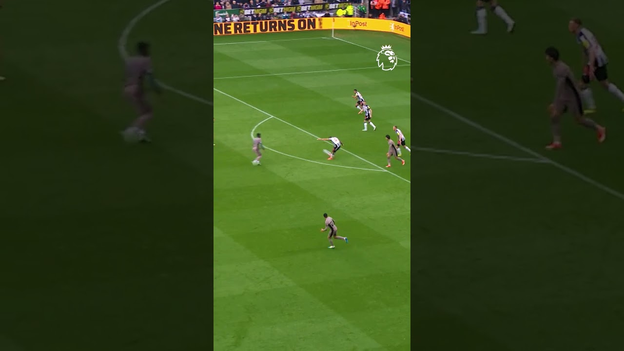 Alexander Isak FLOORS Micky van de Ven 🫣