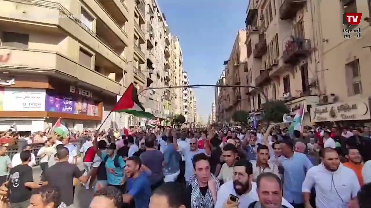عاجل| مظاهرة جامع الأزهر تدخل إلى ميدان التحرير