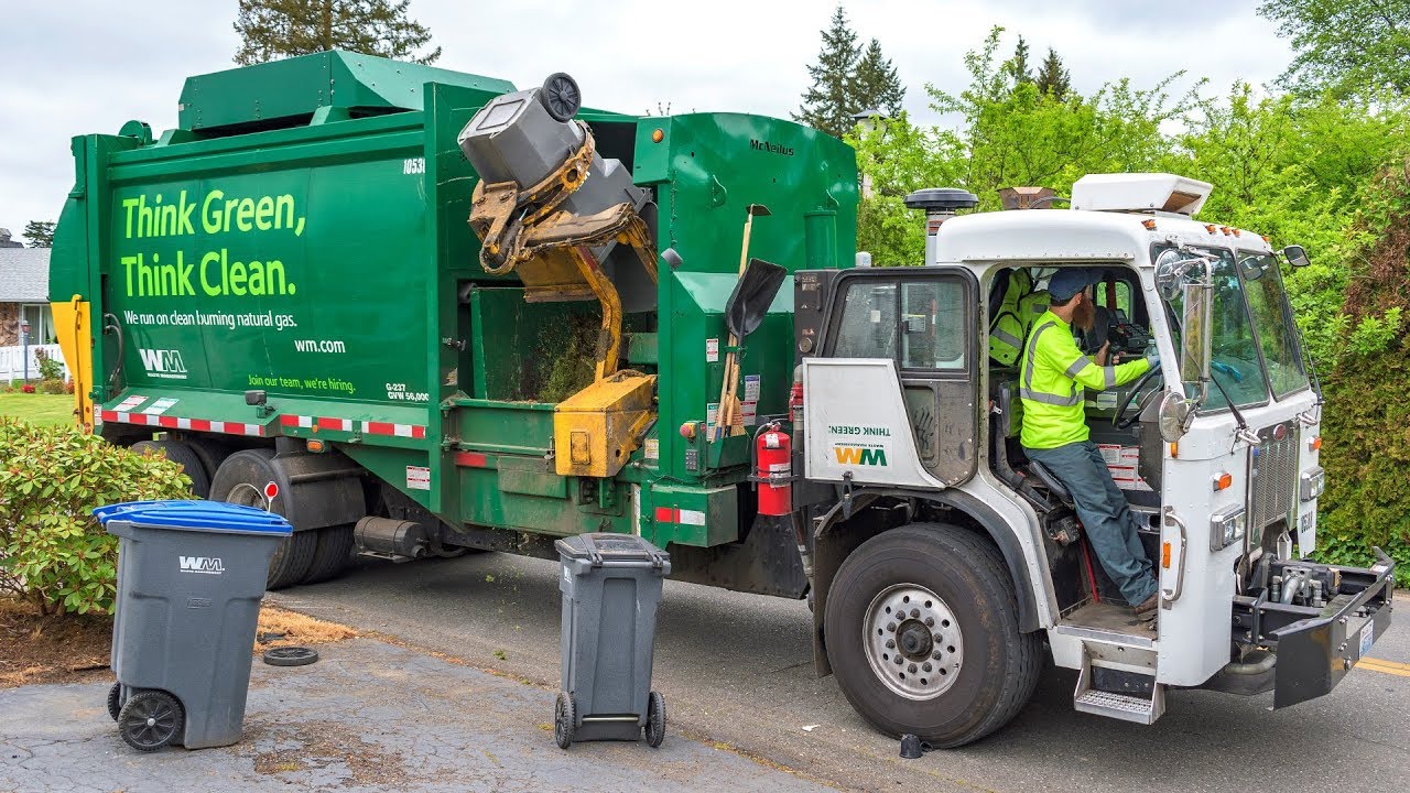 Peterbilt 320 - McNeilus M/A Garbage Truck