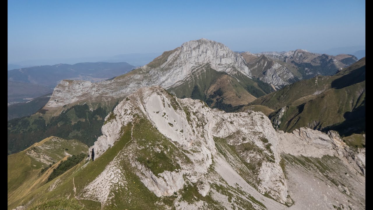 Le Mont de la Coche - 2070m et Tré le Molard - 2035m . Massif des Bauges .