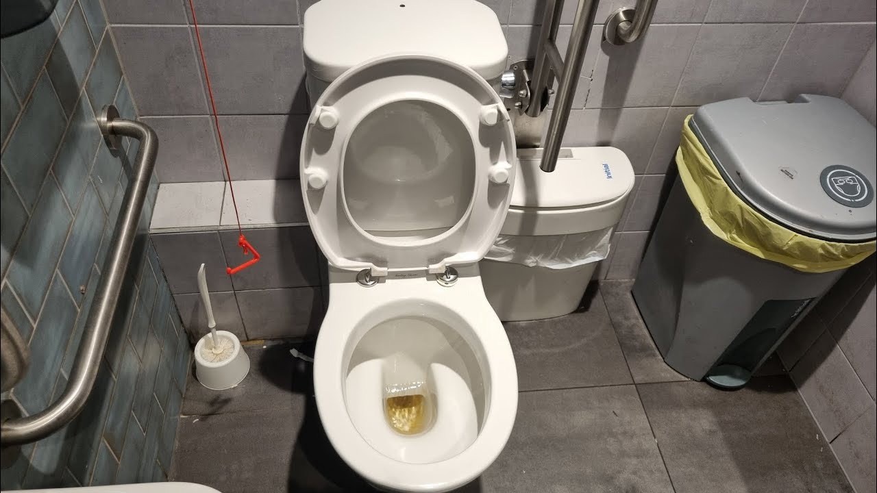 Armitage Shanks Contour 21 at Taco Bell in Cheltenham 