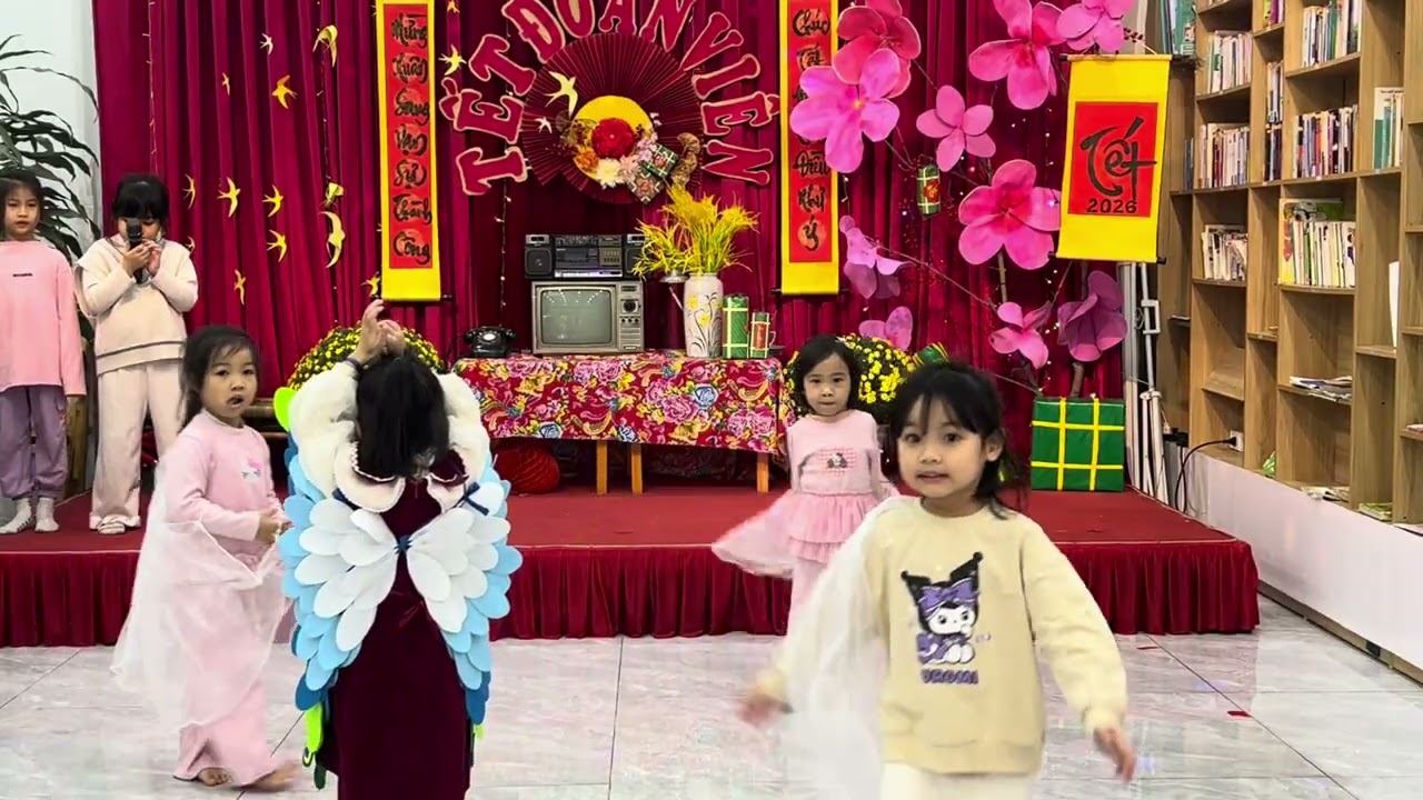Khớp sân khấu-hoạt cảnh sứ giả mùa xuân 