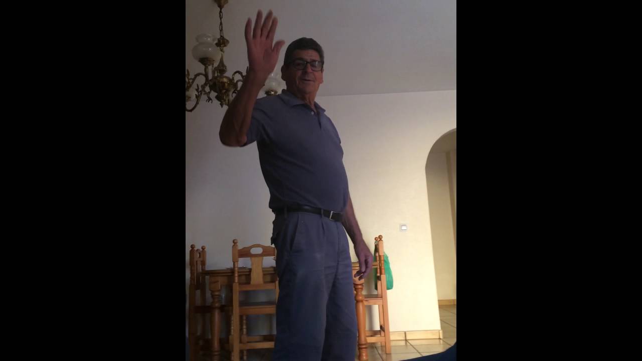 El abuelo gamer saludando a sus abueliers