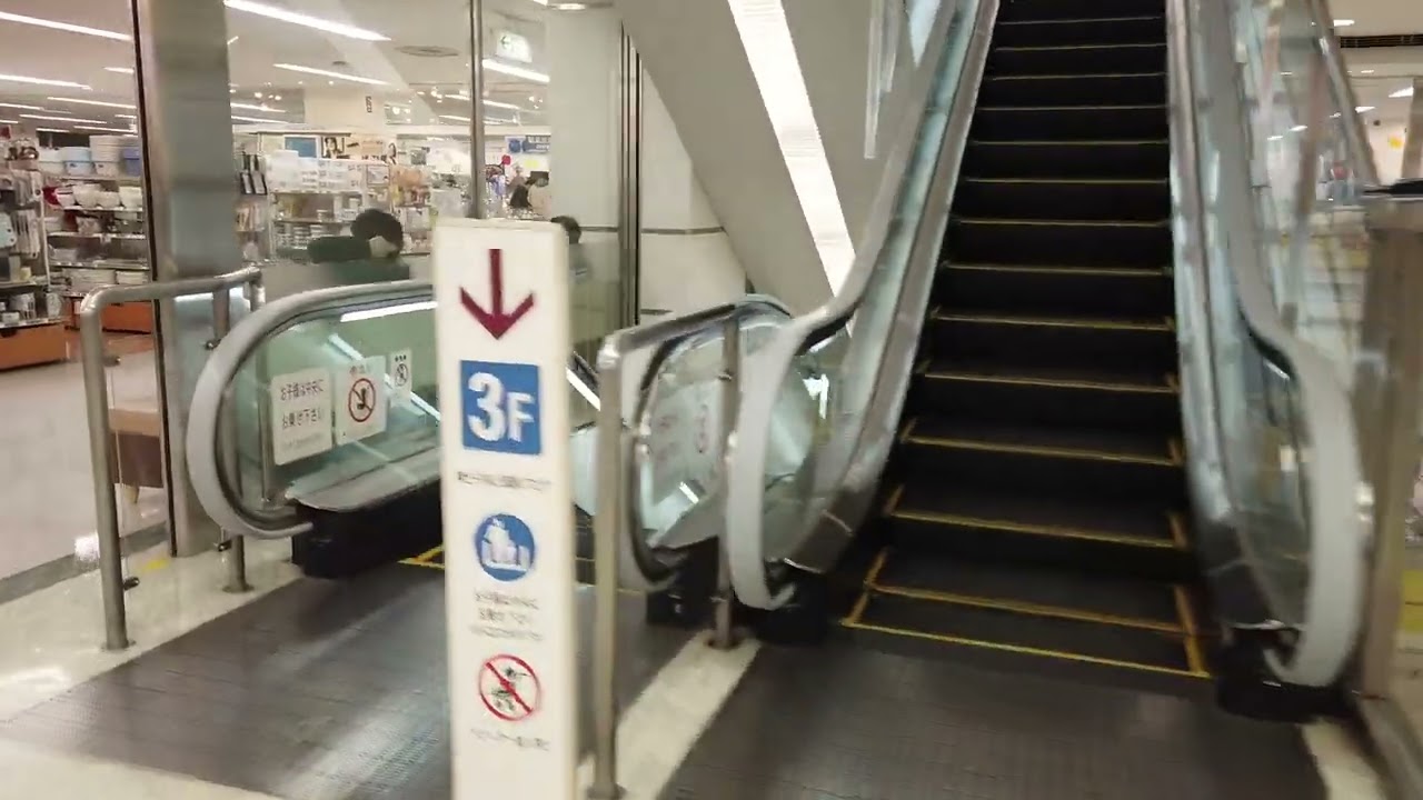 イトーヨーカドー久喜店 エスカレーター【HITACHI】