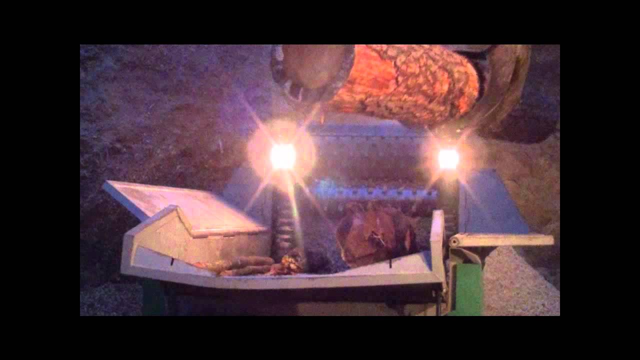 Komptech Axtor is chipping logs by night