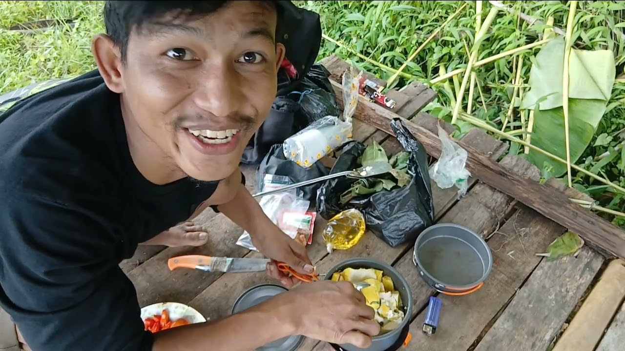 Ngurek Belut sambil ujan ujanan  baraya 