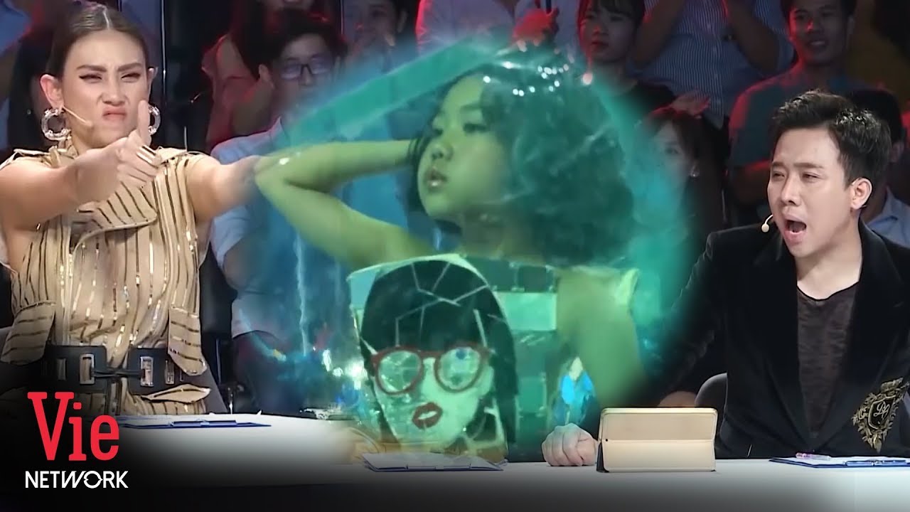 Màn catwalk trong quả bóng cực thần thái của siêu mẫu nhí khiến cả trường quay trầm trồ|Người Bí Ẩn