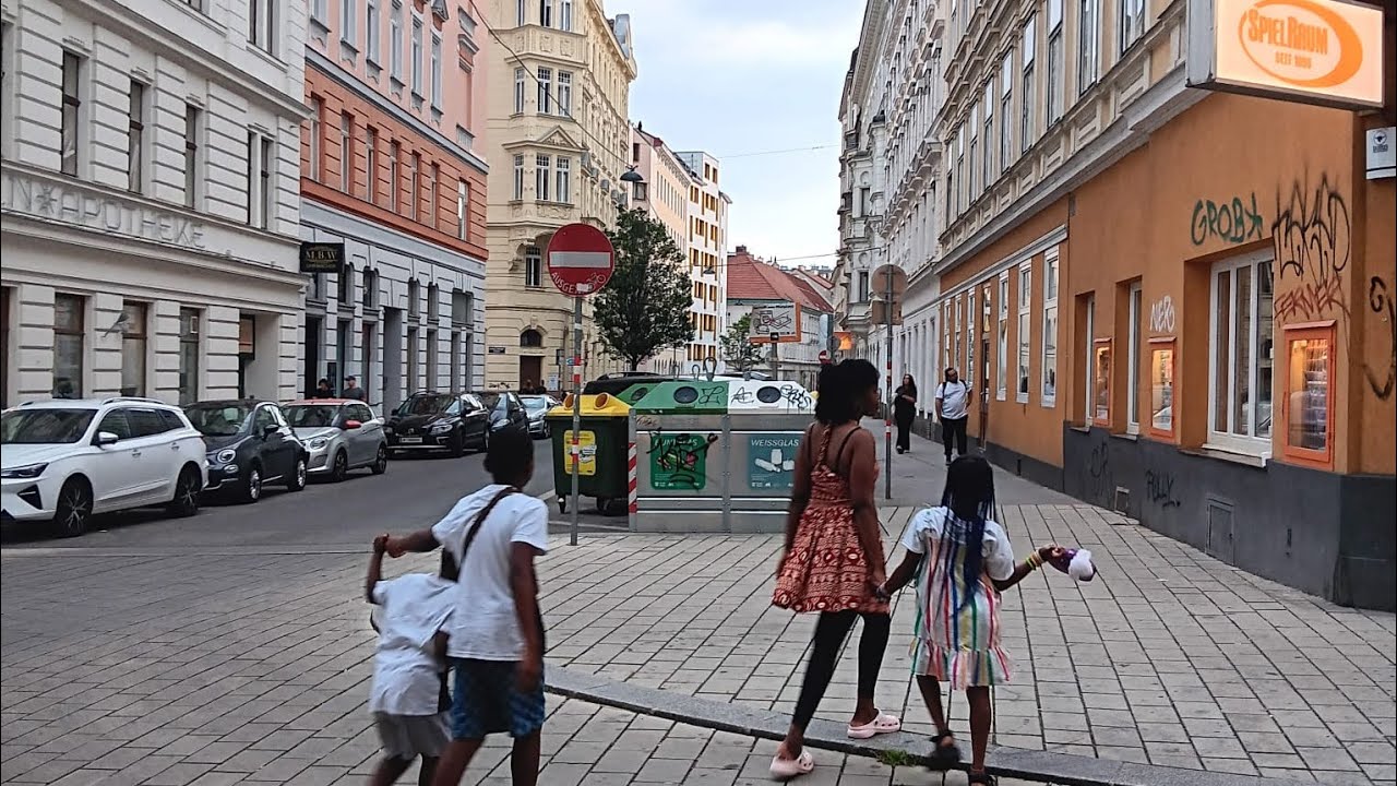 Pink House is live in Frankfurt am Main Germany 🇩🇪