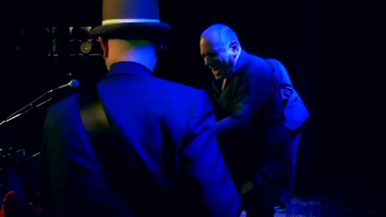 דויד ברוזה - זה הכל או כלום - בהופעה // David Broza - Ze Hakol O Klum (Live)