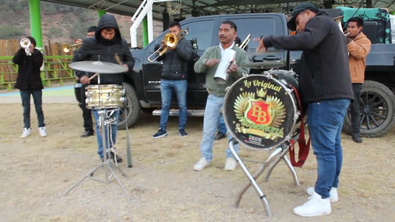 Que bonito toca la banda de mi pueblo de Oaxaca #tradiciones #detierrasmixteca #fyp #viral #musica 