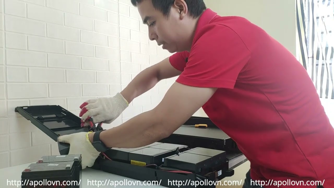 Thay thế ắc quy cho UPS   APC model SRT3000 XLI  RBC152