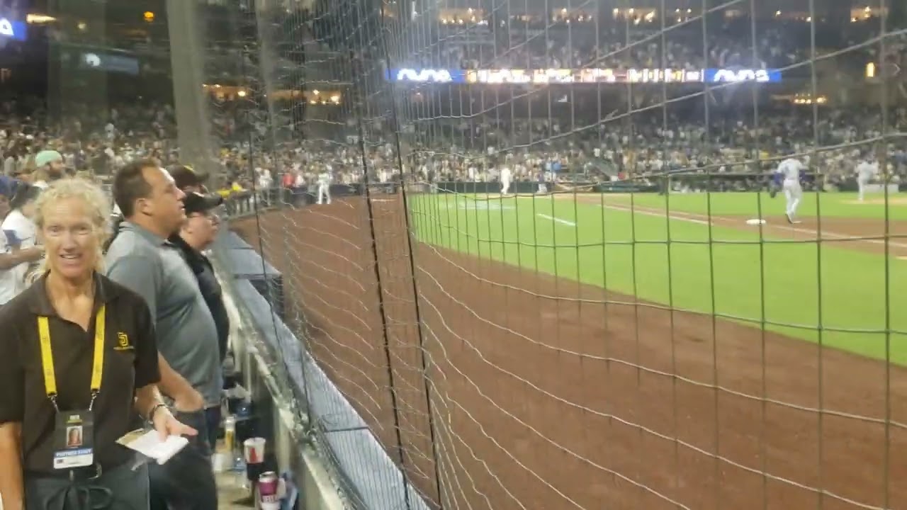 San Diego Padres 7th inning stretch vs Dodgers 9/27/22