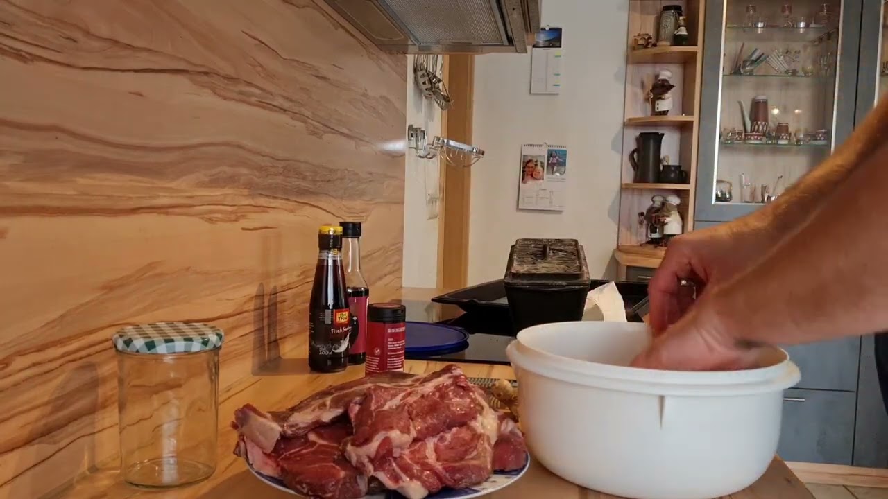 marinierte Wildschweinsteaks mit asiatischem Krautsalat nach Tom Heinzle