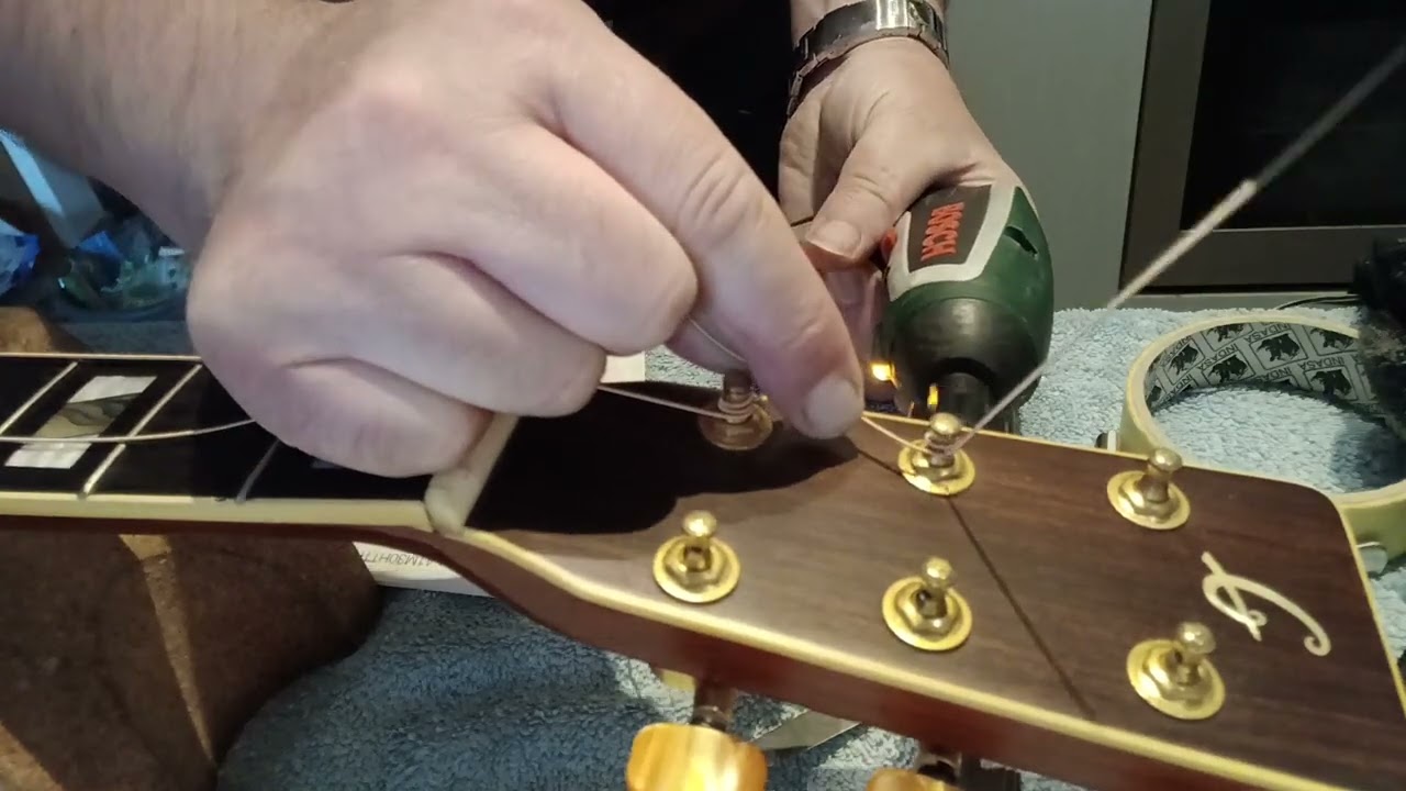 Chery N-8N western guitar setup, pickquard and Gotoh SG381 01 Tuners key with Martin strings