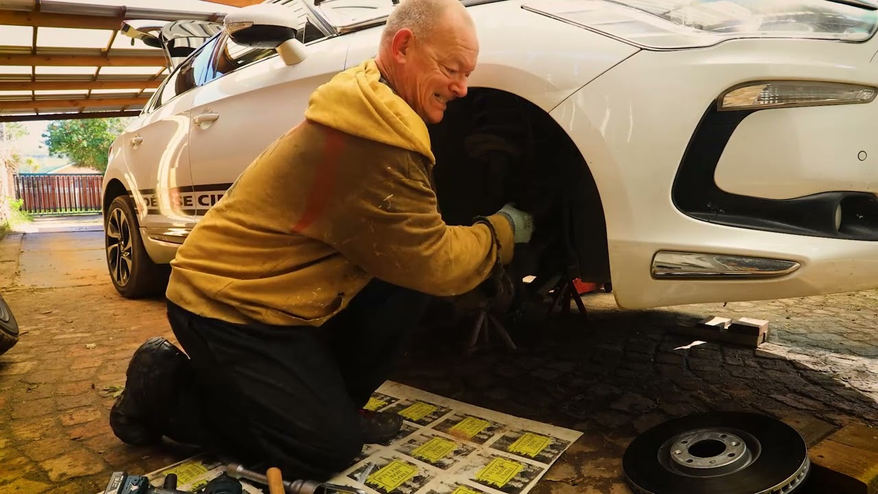 Changing Citroën DS5 ball joint in 22 minutes.