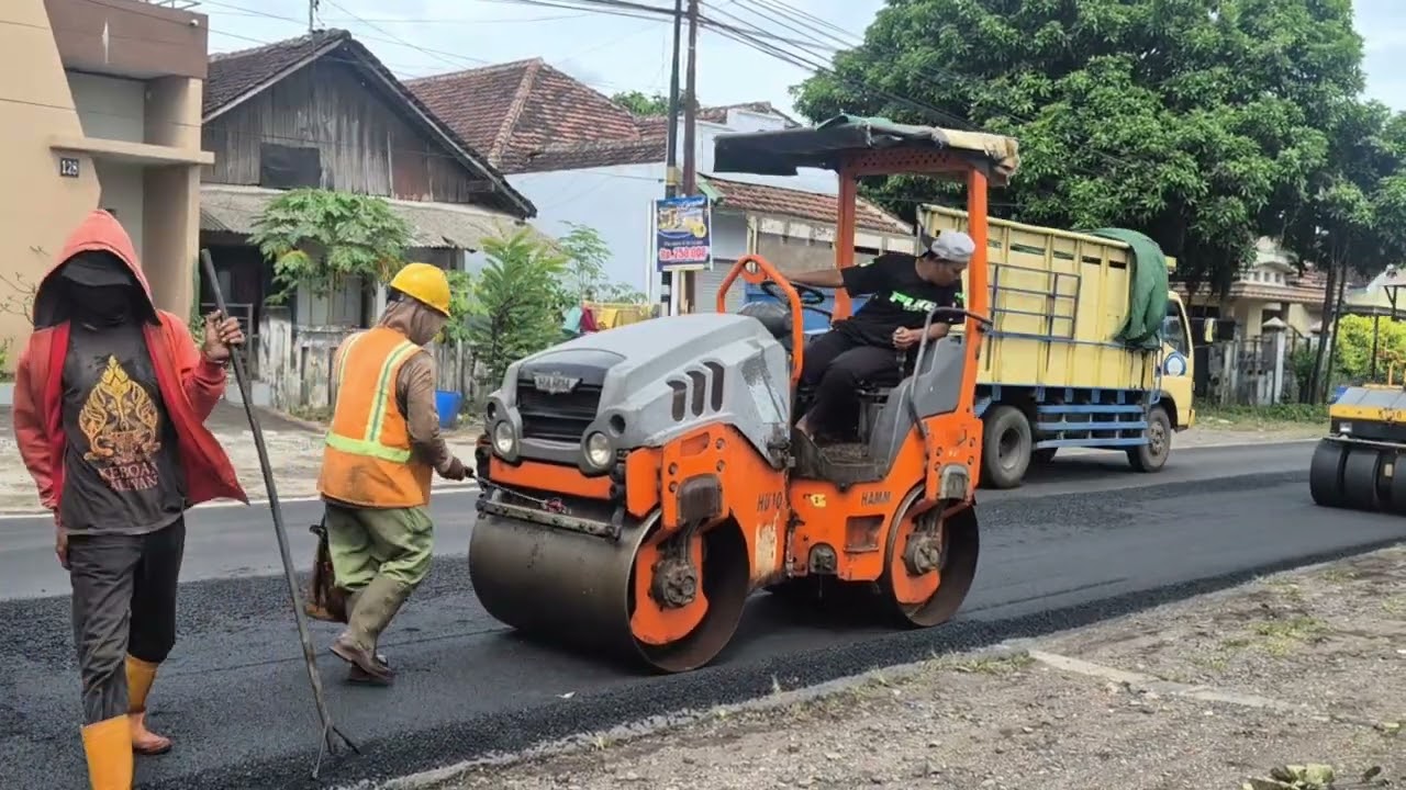 Ngaspal Hotmix Jalan Provinsi Ruas Rogojampi (Part 3)