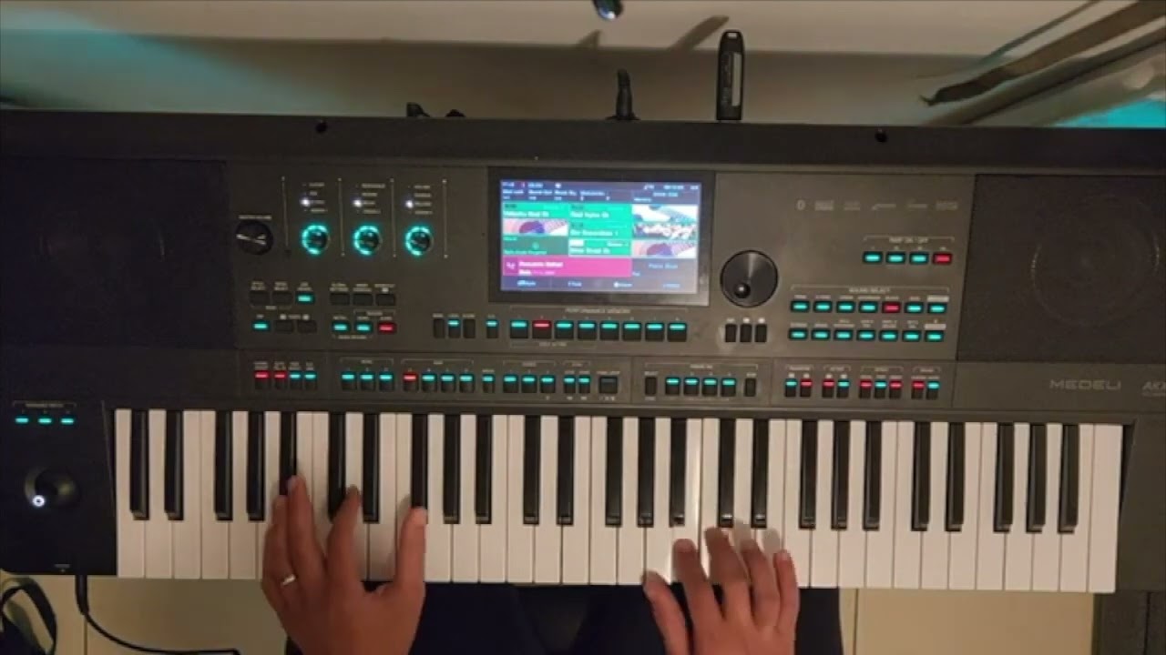 Yamaha Genos 2 vs  Medeli AKX-10